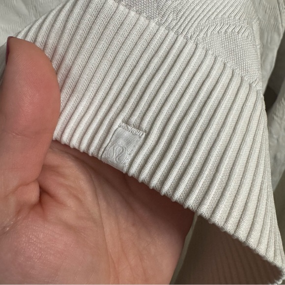 Lululemon rest less cream long sleeve textured top size 8 - Picture 5 of 6
